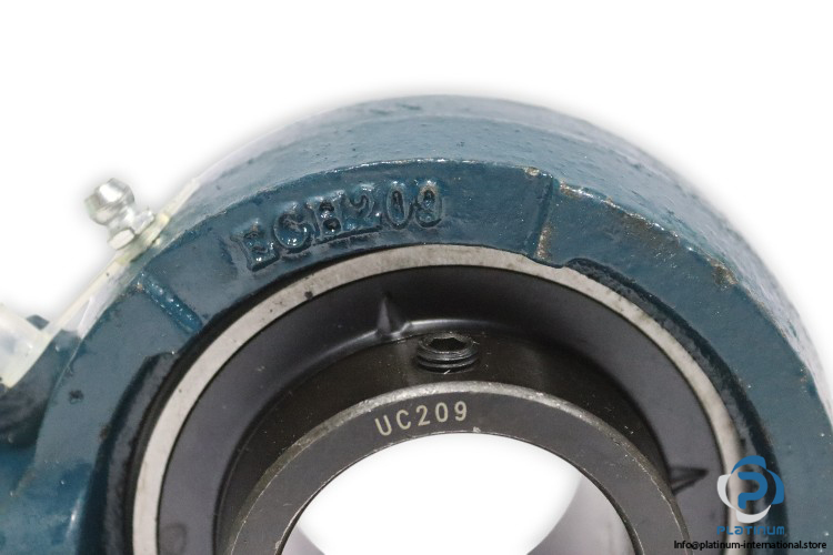isb-UCECH-209-hanger-bearing-unit-new-carton-1