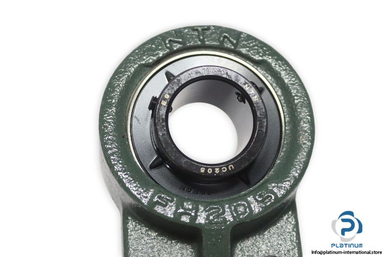 ntn-M-UCFH205D1-three-bolt-ball-bearing-unit-(new)-(carton)-1