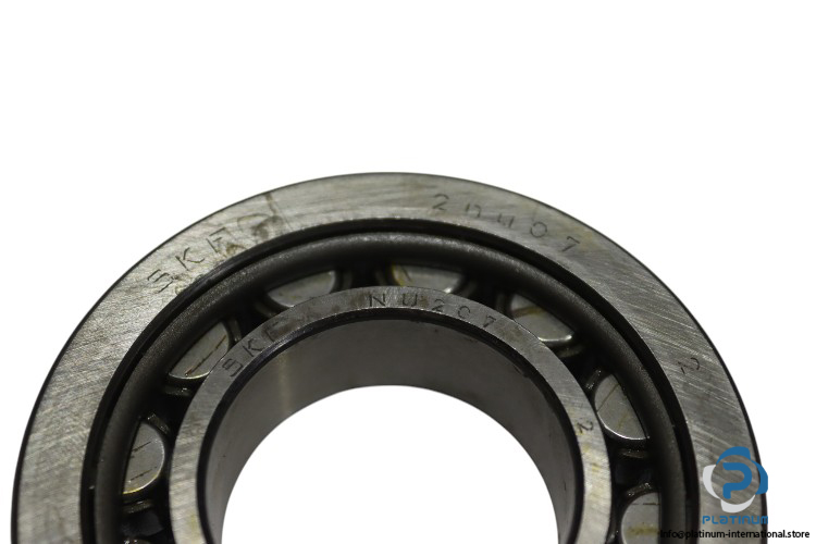 skf-NU-207-cylindrical-roller-bearing-used-1