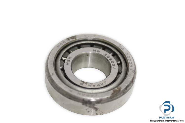 nsk-HR-30203J-tapered-roller-bearing-(used)-1