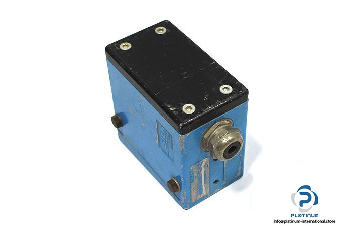 sick-wt45-r250-photoelectric-sensor-1