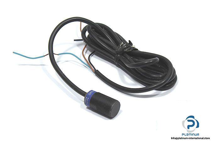 telemecanique-XS3P18NA340-inductive-proximity-sensor