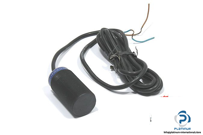 telemecanique-XS3P30MA230-inductive-sensor