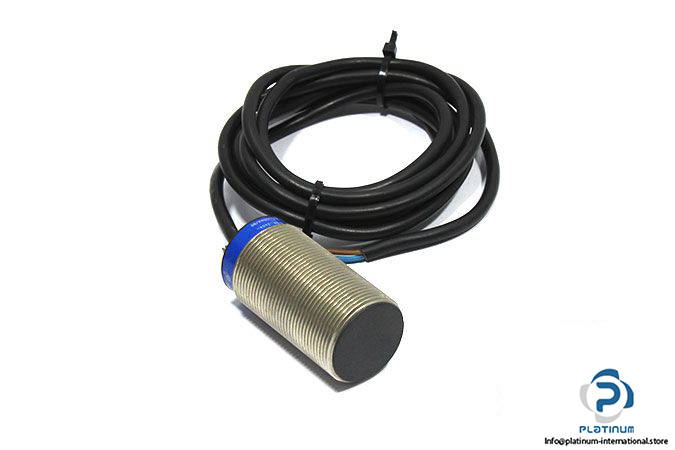 telemecanique-XT1M30FA262-capacitive-sensor