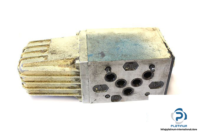 bosch-0-810-403-001-directional-control-valve-2-2