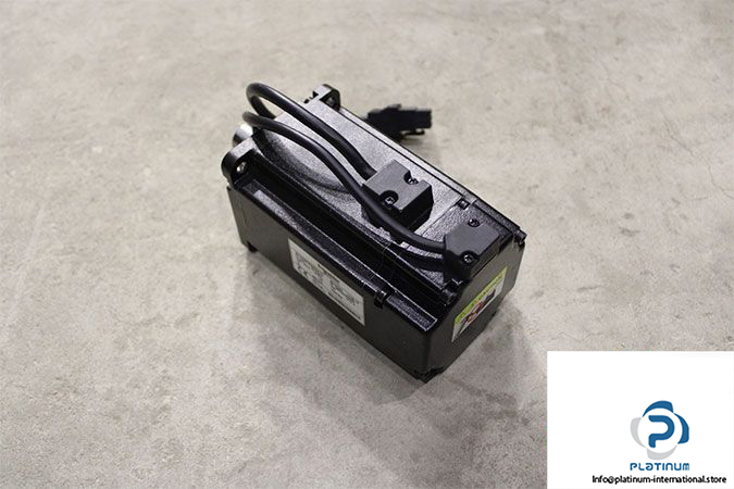 schneider-bch0802o22a1c-ac-servo-motor-2