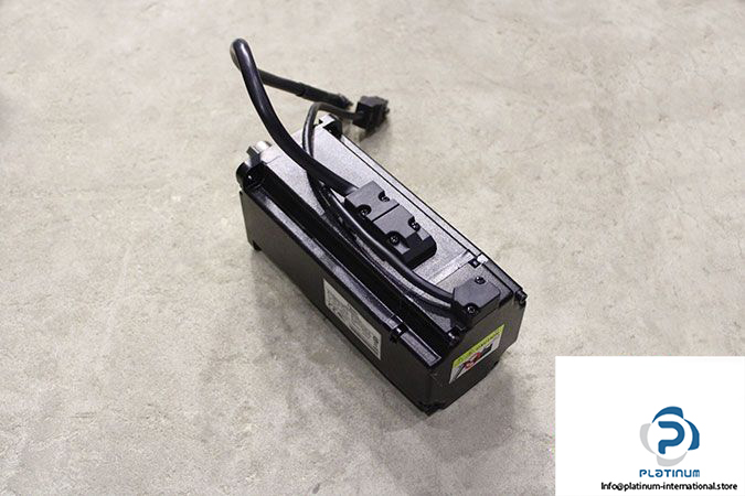 schneider-bch0802o12f1c-ac-servo-motor-2