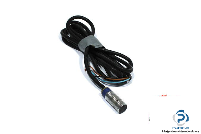 telemecanique-XS1-N12PA340-inductive-sensor