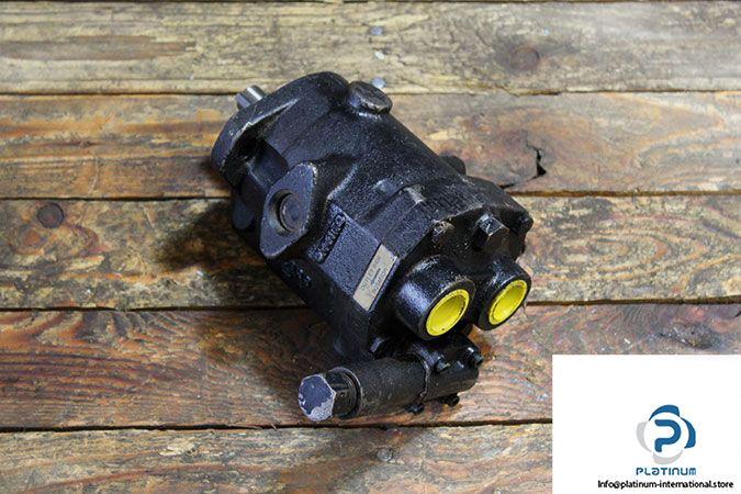 vickers-pvb5-rsy-21-cm-11-variable-displacement-piston-pump-1
