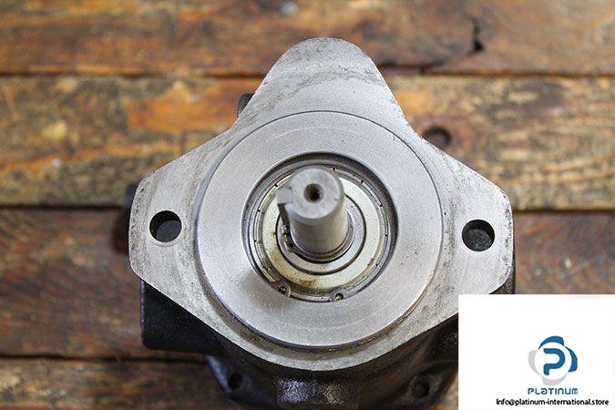 vickers-pvb5-rsy-21-cm-11-variable-displacement-piston-pump-2