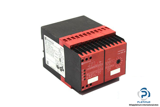 telemecanique-XPSAT3410-safety-relay