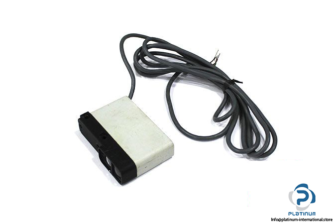 telemecanique-XUG-F04631-retro-reflective-photoelectric-sensor