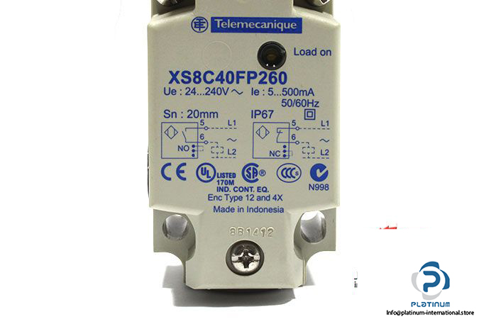 telemecanique-xs8c40fp260-inductive-sensor-3