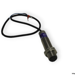 Telemecanique XU5-M18MA230 Photoelectric Sensor