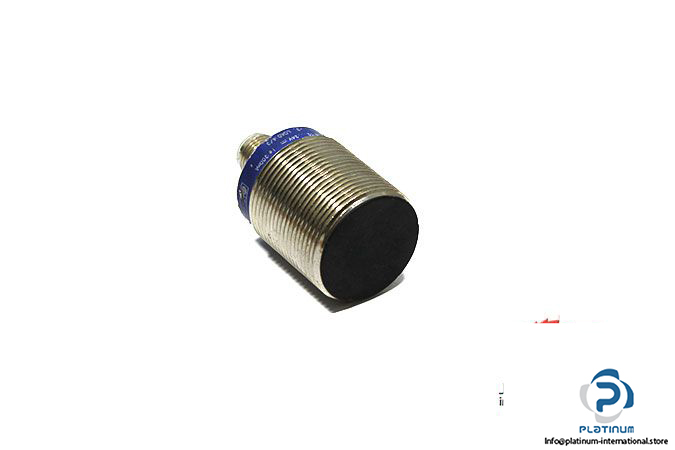 telemecanique-XS1N30PA340D-inductive-sensor
