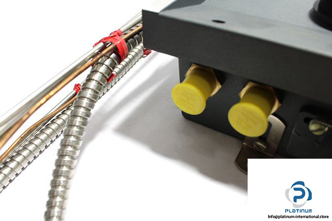 fenwal-40-835082-300-temperature-controller-3