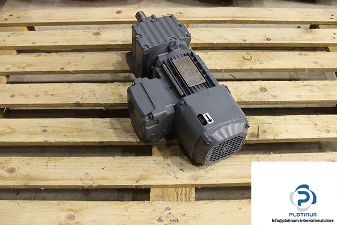 sew-r27-drn71m4_be05hr_is_th-helical-gearmotor-3
