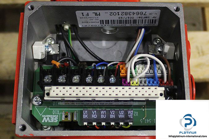 sew-ka19_t-drs71s4be05_mm05_iv_ln-helical-bevel-gearmotor-5