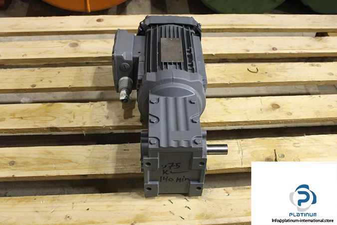 sew-w30-drn80m4_z-spiroplan-gearmotor-2