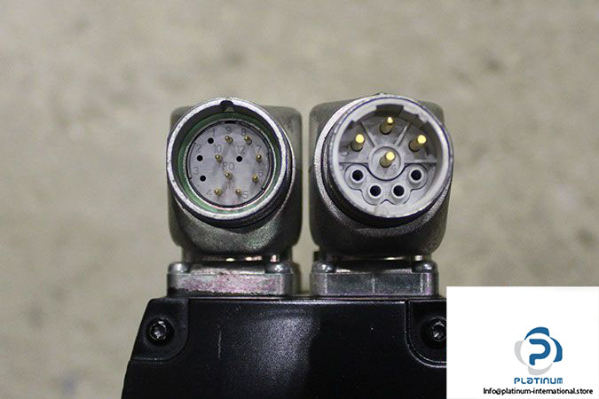 schneider-bmh0703p16a2a-servo-motor-2-2