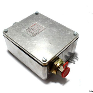 barksdale-B1T-H12SS-Bourdon-Tube-Switch