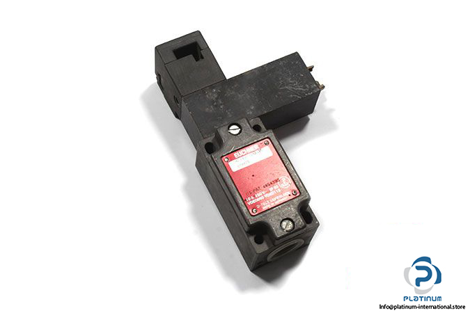 euchner-NZ1VZ-528-D1_VSM04-safety-switch-with-separate-actuator