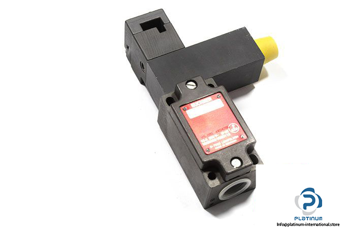 euchner-NZ1VZ-538-D1_VSM09-safety-switch-with-separate-actuator