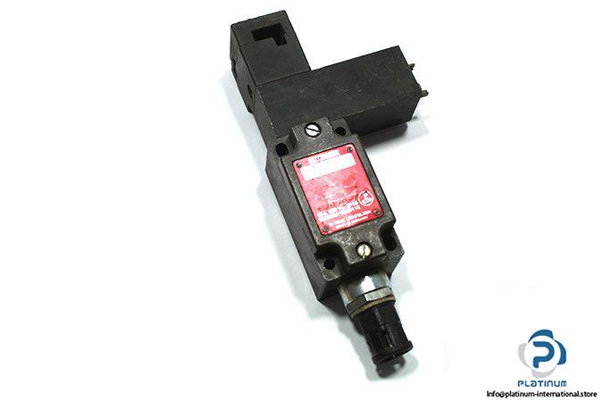 euchner-NZ1VZ-538-D1_VSM09-safety-switch-with-separate-actuator