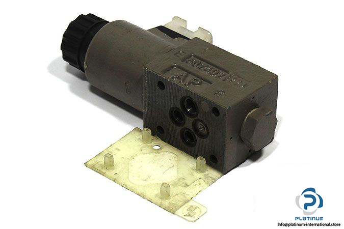 rexroth-m-3sed-6-uk13_350cg24n9k4-solenoid-operated-directional-valve-1