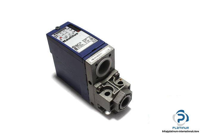 telemecanique-XMLA010A2S11-electromechanical-diaphragm-pressure-sensor