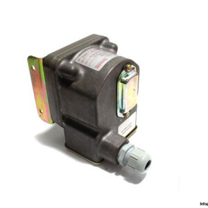 Barksdale D1T-M80SS Terminal Block Diaphragm Pressure Switch