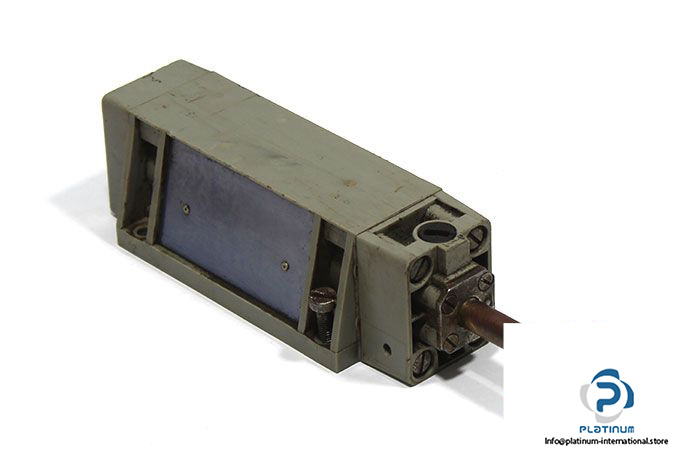 bosch-0-820-016-012-single-solenoid-valve