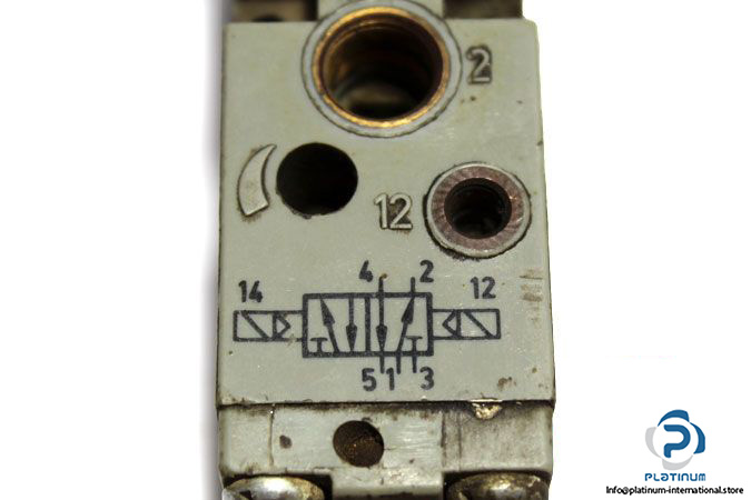 bosch-0-820-022-502-single-solenoid-valve-used-4