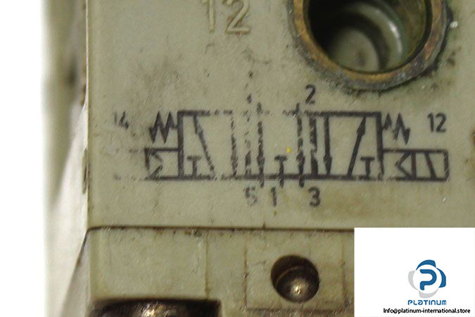 bosch-0-820-035-026-double-solenoid-valve-3