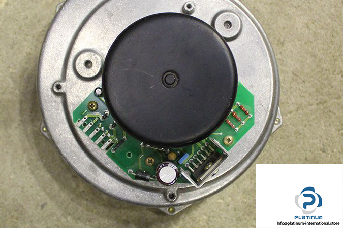 ebmpapst-g1g126-ab19-24-centrifugal-fans-2
