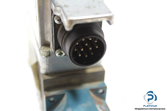 bosch-0-811-402-300-servo-control-valve-2