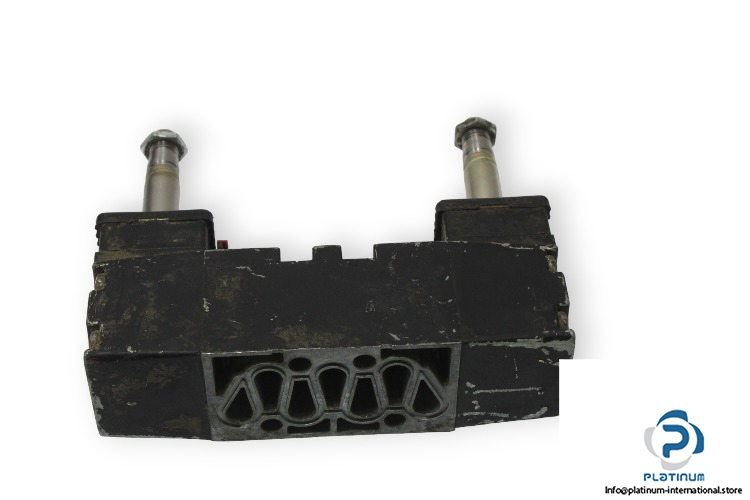 parker-19124-103-double-solenoid-valve-2