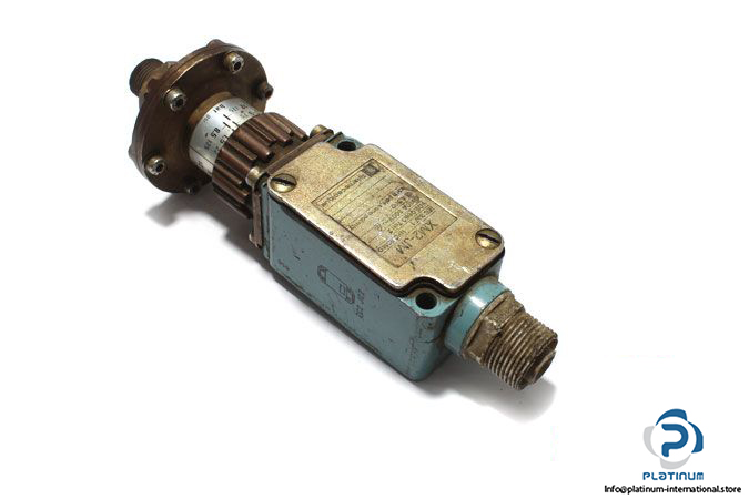 telemecanique-XM2-JM012-pressure-switch