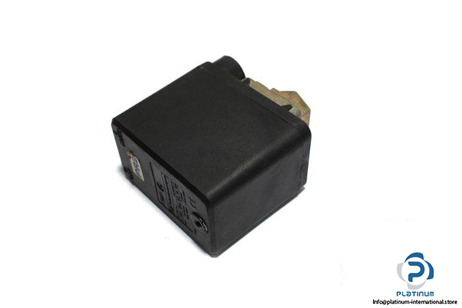 telemecanique-XMP-A12B-2131-pressure-switch