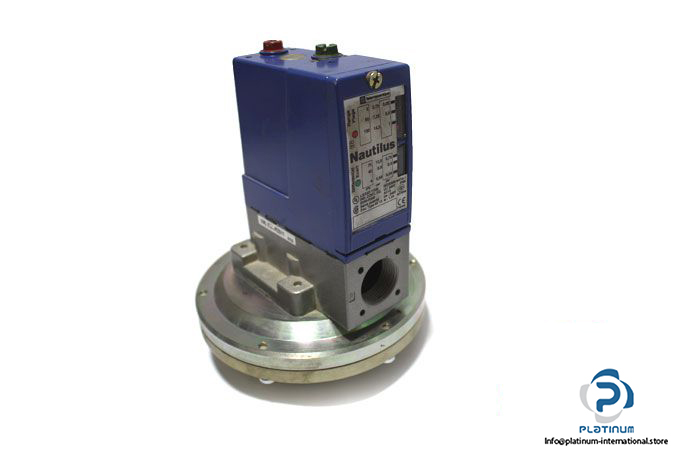 telemecanique-XML-B001R2S11-pressure-sensor