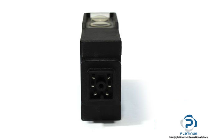 sick-wt27-2p610-photoelectric-proximity-sensor-used-3