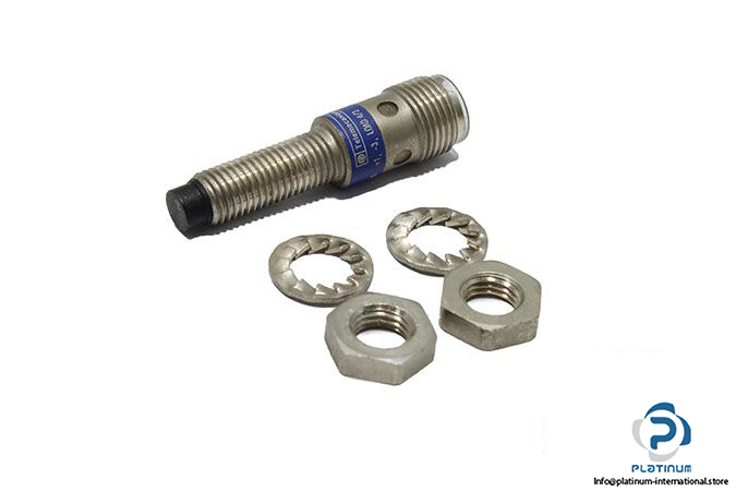 telemecanique-XS2N08PA340D-inductive-sensor