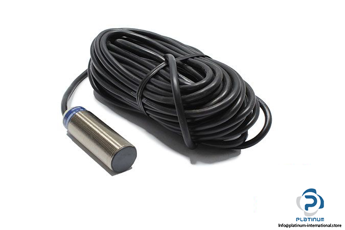 telemecanique-XS518B1DBL10-inductive-sensor