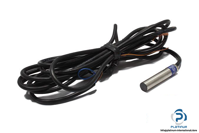 telemecanique-XS1L06PA340-inductive-sensor
