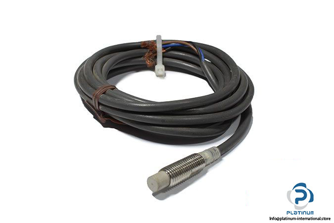 omron-E2EG-X2MB1-cylindrical-proximity-sensor