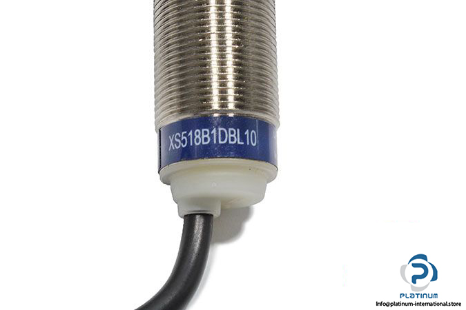 telemecanique-xs518b1dbl10-inductive-sensor-3
