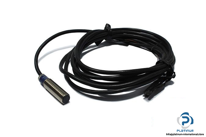 telemecanique-XS108B3NBL2-inductive-sensor
