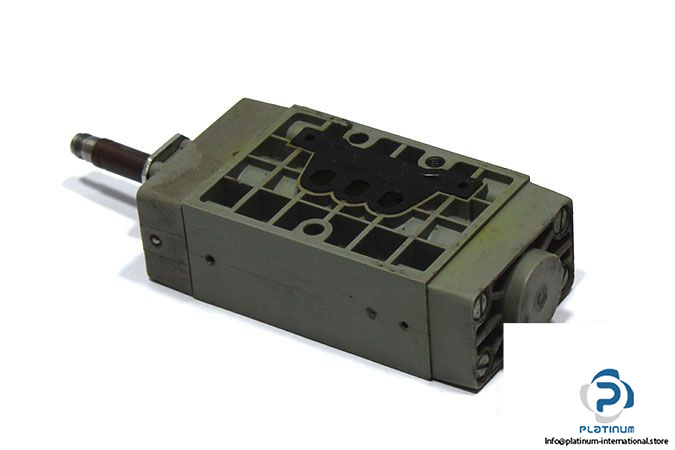 bosch-0-820-020-179-single-solenoid-valve-1