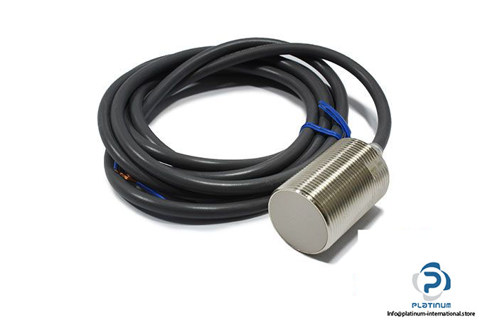 omron-E2EG-X10C1-cylindrical-proximity-sensor
