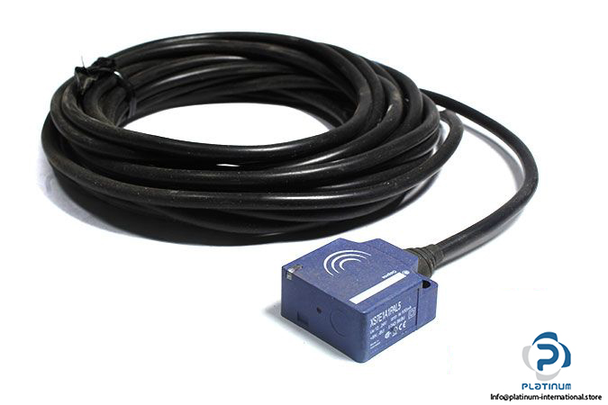 telemecanique-XS7E1A1PAL5-inductive-sensor